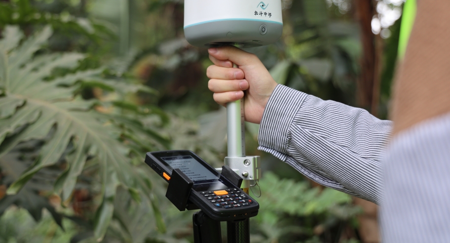 Outils GNSS et coordination d'équipe de haute précision Outils GNSS et coordination d'équipe de haute précision